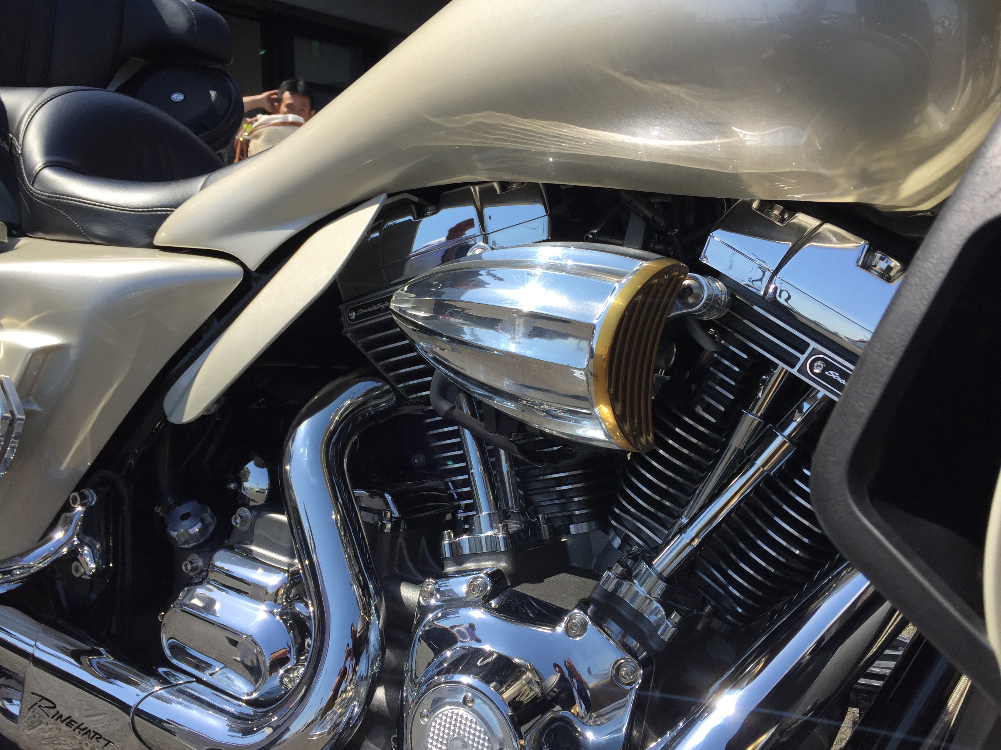 Performance Machine Galaxy Chrome on 2016 FLTRUSE / ハーレー