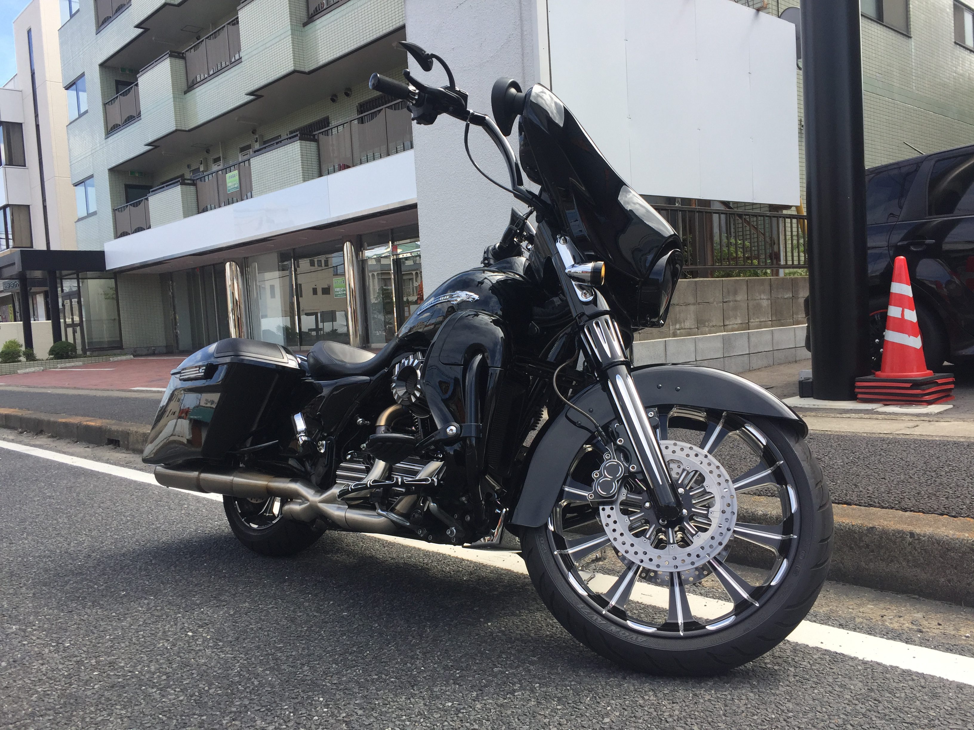 PM Revel ホイール on FLHX CVO / ハーレダビッドソングッドウッド市川 ...